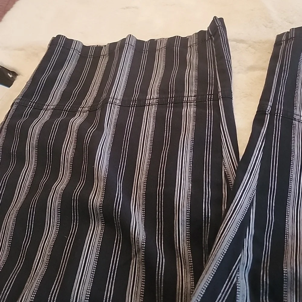 VENEZIA  WOMEN'S CAPRI  - SIZE  20. - Picture 7 of 7
